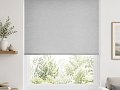 Rollo nach Ma&szlig; am Fenster