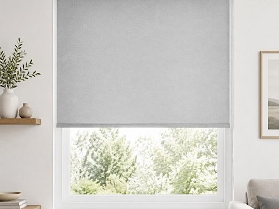 Rollo nach Ma&szlig; am Fenster