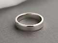 Detailaufnahme einer polierten Ringinnenfl&auml;che