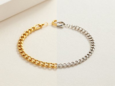 Gliederketten-Armband auf Stoffunterlage